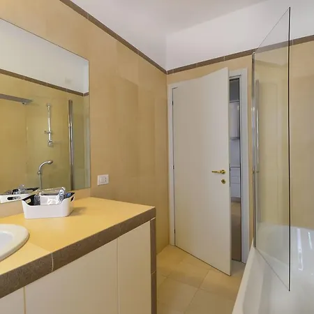 Cornalia Halldis * Milano